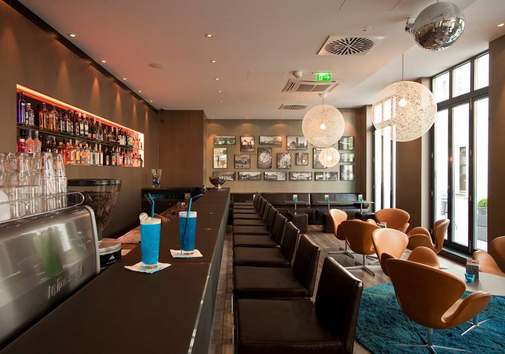 Motel One Saarbruecken Restaurant photo